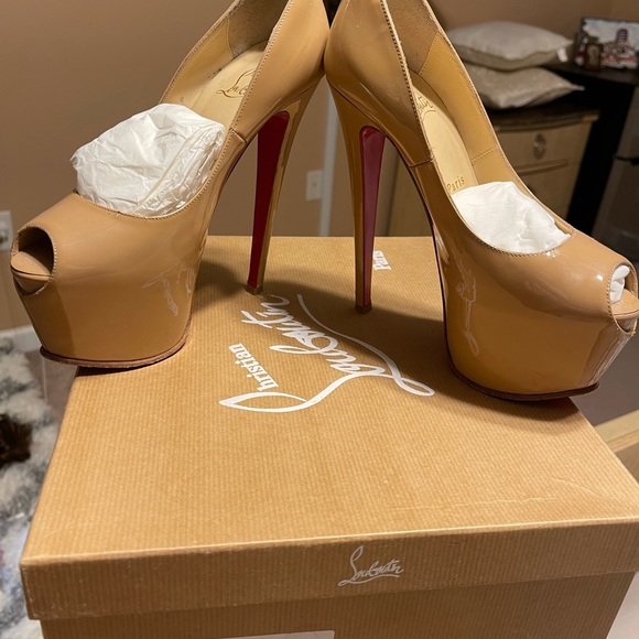 Heels - Picture 5 of 5